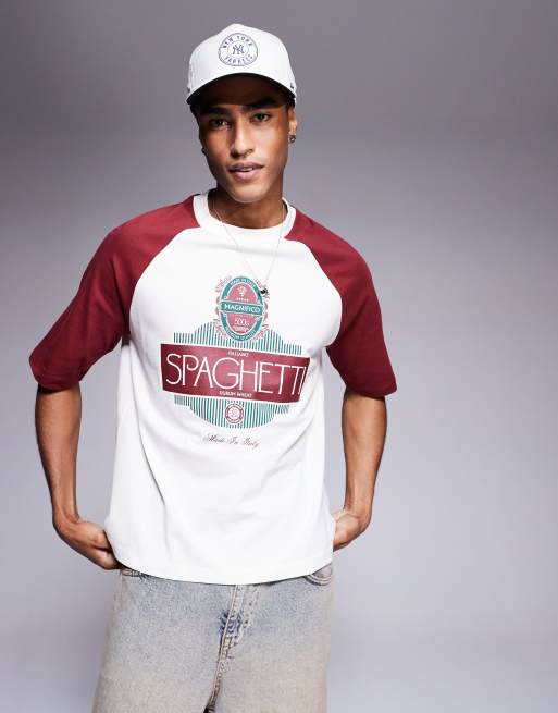 ASOS DESIGN – Kremowo-czerwony T-shirt o luźnym pudełkowym kroju z raglanowymi rękawami i grafiką tekstową