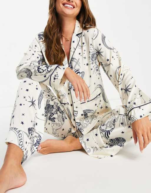 ASOS DESIGN – Kremowo-niebieska piżama ze wzorem astrologicznym: koszula i spodnie