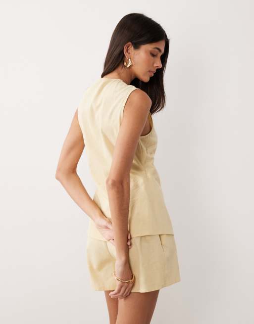 ASOS DESIGN – Kremowożółty krótki kombinezon z kopertowym przodem, 4 z 4