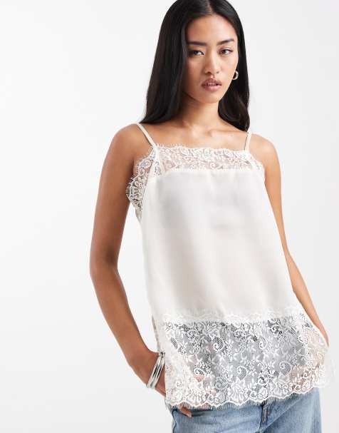 ASOS DESIGN – Kremowy satynowy top na ramiączkach z dekoltem karo i koronkowym wykończeniem - view 1