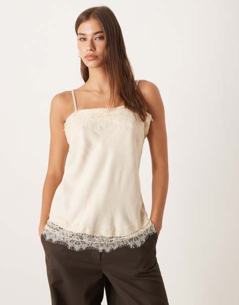 ASOS DESIGN – Kremowy satynowy top na ramiączkach z koronkowym obszyciem - view 1