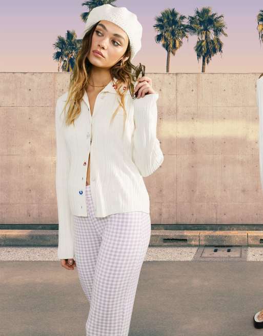 ASOS DESIGN – Kremowy sweter z zapięciem na guziki i kwiatowy haftem