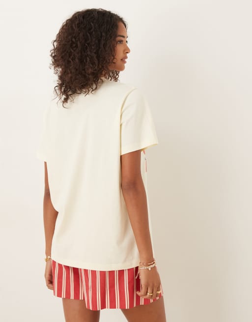 ASOS DESIGN – Kremowy T-shirt o regularnym kroju z grafiką „Ciao“, 2 z 4