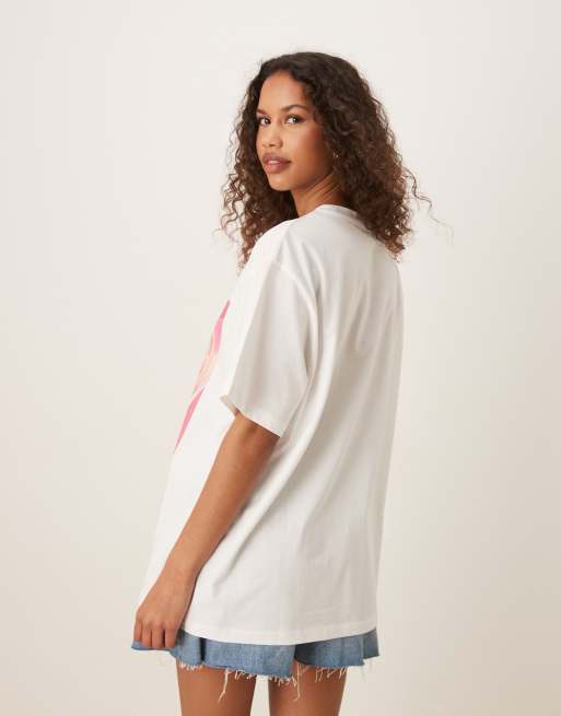 ASOS DESIGN – Kremowy T-shirt oversize z grafiką z napisem Cosmopolitan, 2 z 4