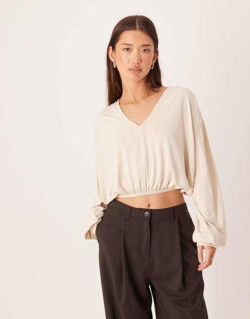 ASOS DESIGN – Kremowy top o krótkim fasonie z balonowymi rękawami i dekoltem w szpic z modalu