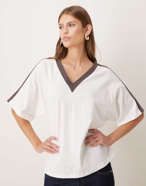 ASOS DESIGN – Kremowy top z dekoltem w szpic i czekoladową lamówką - view 1