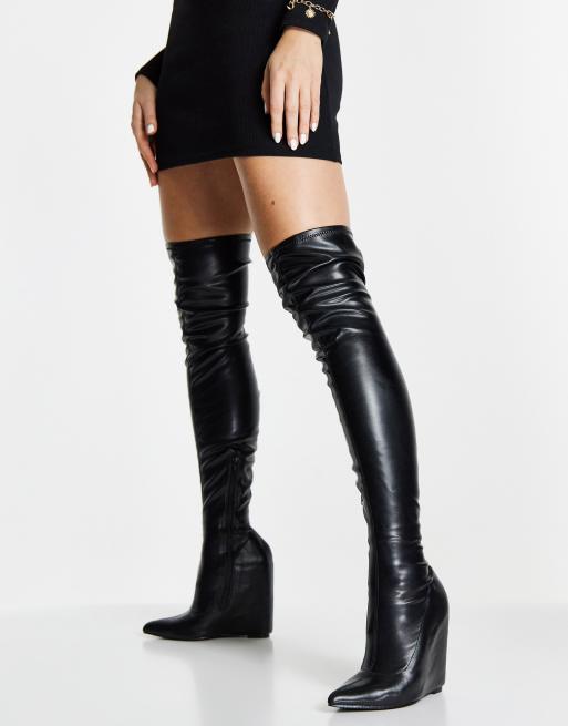 ASOS DESIGN – Krissy – Svarta lårhöga boots i läderimitation med hög kilklack, 3 av 4
