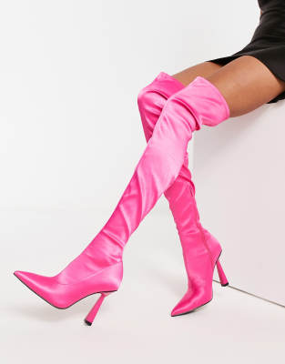 ASOS DESIGN - Krista - Eng anliegende Satin-Stiefel in Rosa mit Absatz