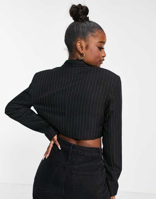 ASOS DESIGN – Kritstrecksrandig kavaj i kort design inspirerad av 00-talet, 2 av 4