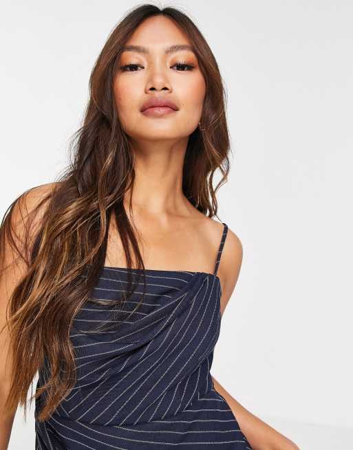 ASOS DESIGN – Kritstrecksrandig miniklänning i figursydd design med plisserat liv, 3 av 4