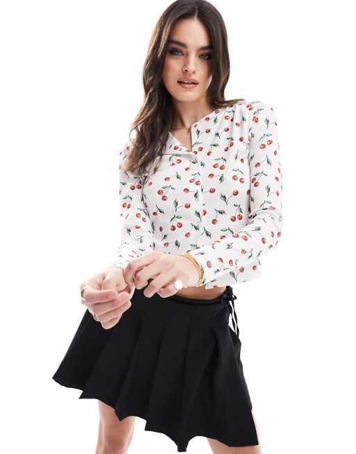 ASOS DESIGN – Krótki i obcisły kardigan we wzór w wisienki