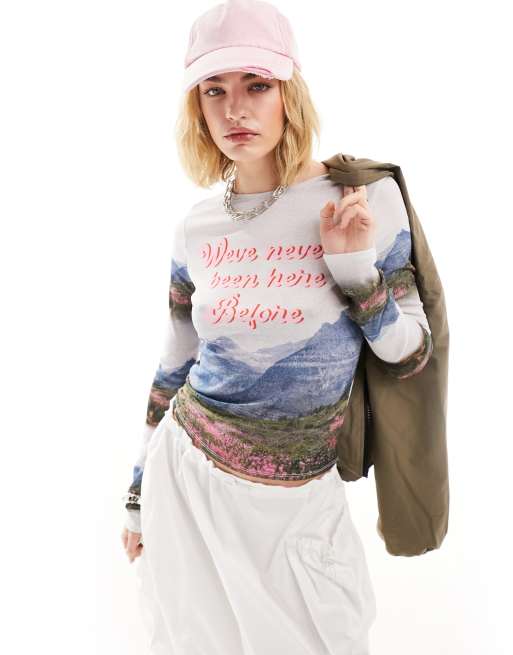 ASOS DESIGN – Krótki i obcisły siateczkowy T-shirt z długim rękawem i grafiką z krajobrazem i napisem