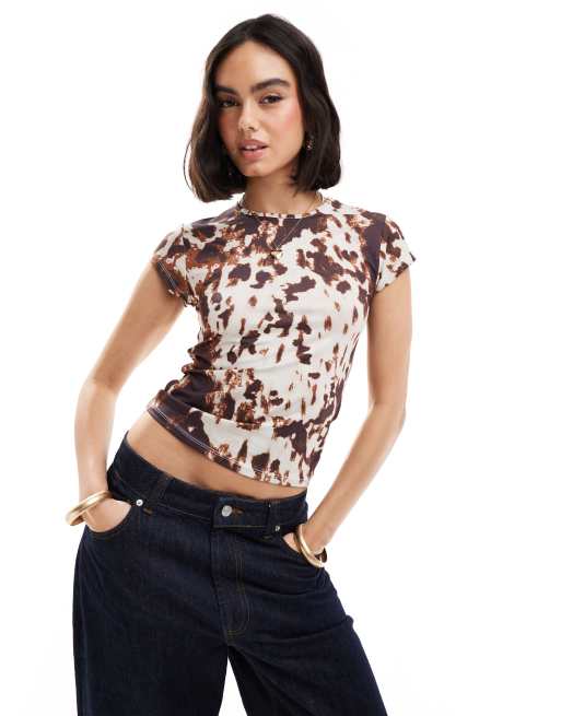 ASOS DESIGN – Krótki i obcisły T-shirt z siateczki w krowie łaty