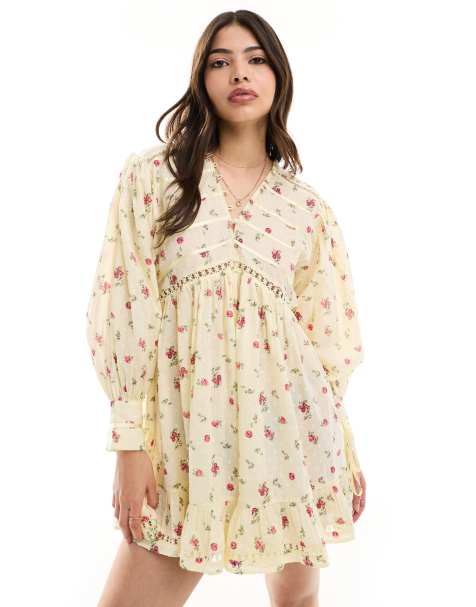 ASOS DESIGN – Krótki kombinezon w drobny wzór ze wstawkami z koronki i szerokimi szortami - view 1