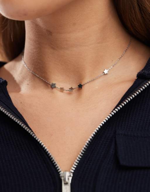 ASOS DESIGN – Krótki naszyjnik z wodoodpornej stali nierdzewnej z gwiazdami w odcieniu srebra z torebką prezentową