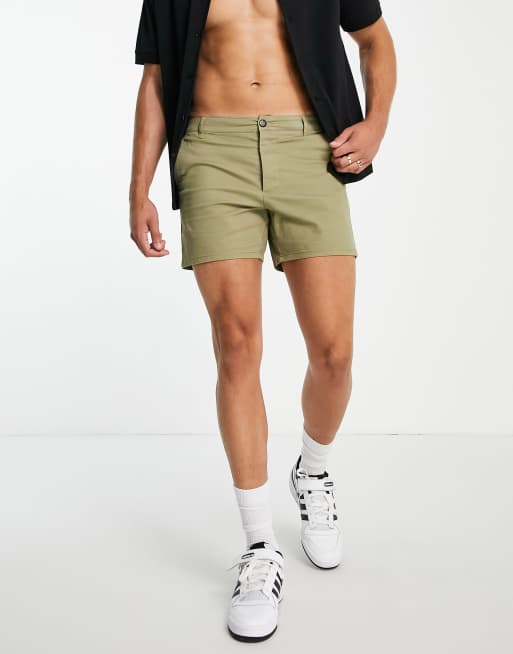ASOS DESIGN – Krótkie chinosy o obcisłym kroju w jasnym kolorze khaki
