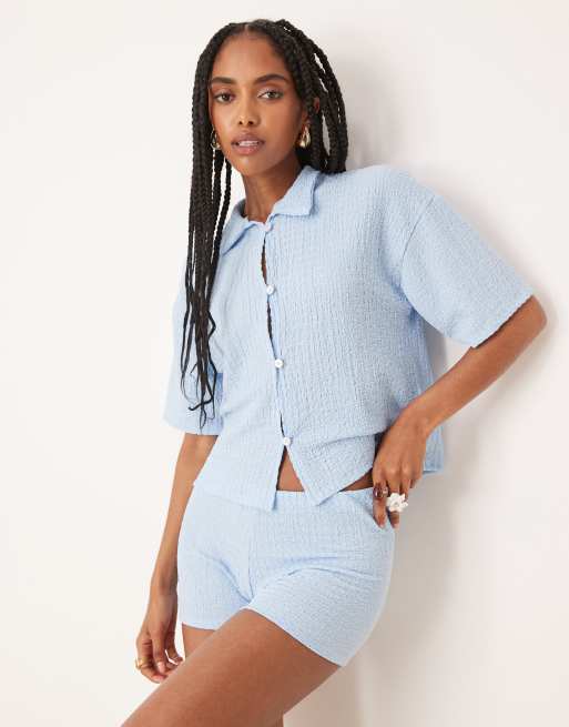 ASOS DESIGN – Krótkie fakturowane niebieskie szorty z haftem angielskim, część zestawu