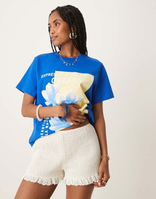 ASOS DESIGN – Krótkie marszczone szorty w kolorze złamanej bieli z koronką