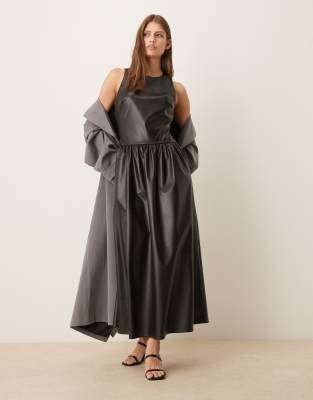 ASOS DESIGN - Kunstleder-Maxikleid in Schwarz mit weitem Saum und Oberteil mit Racer-Ausschnitt