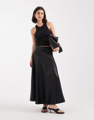 ASOS DESIGN - Kunstleder-Midirock in Schwarz mit voluminösem Detail und Ziernaht