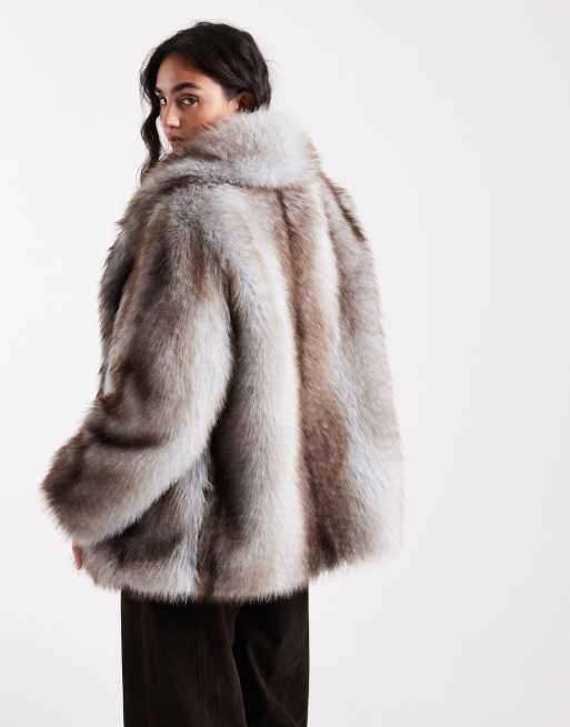 ASOS DESIGN – Kunstpelzmantel in Blau mit Kontraststreifen in Braun, 2 von 4
