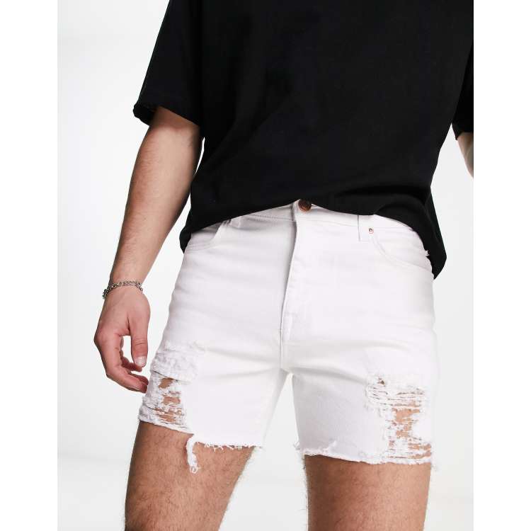 ASOS DESIGN Kurz geschnittene Jeans Shorts in WeiB mit Zierrissen ASOS