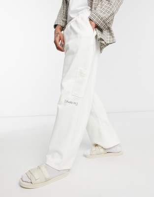 ASOS DESIGN – Kurz geschnittene Jogginghose mit weitem Bein und kleinem Printdetail aus schwerer Baumwolle, Kombiteil