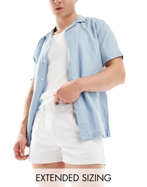 FhyzicsShops DESIGN – Kurz geschnittene, plissierte Jeans-Shorts in Weiß