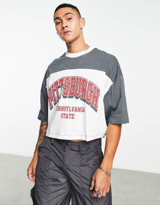 ASOS DESIGN – Kurz geschnittenes Oversize-T-Shirt mit Blockfarben-Design in Grau und Weiß mit City-Print