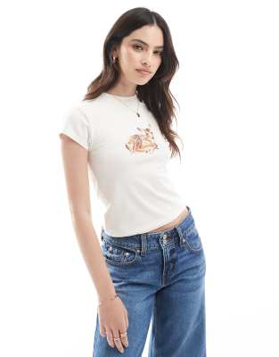 ASOS DESIGN - Kurz und knapp geschnittenes T-Shirt in Buttermilchgelb mit Reh-Grafikprint