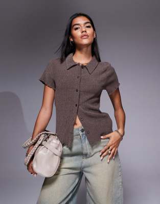 ASOS DESIGN - Kurzärmeliges Hemd in Braun mit Knopfleiste und Strukturmuster