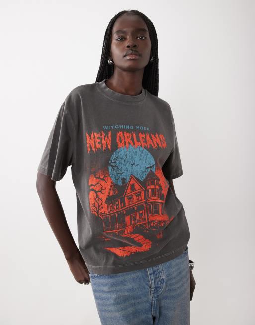 ASOS DESIGN kurzärmeliges Oversize-Oberteil mit New-Orleans-Halloween-Grafik in verwaschenem Anthrazit, 3 von 4