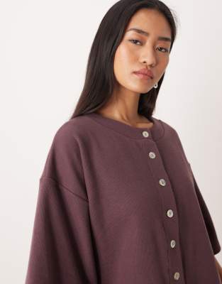 ASOS DESIGN - Kurzärmlige Strickjacke in Pflaume mit superweicher Haptik, Kombiteil-Rot