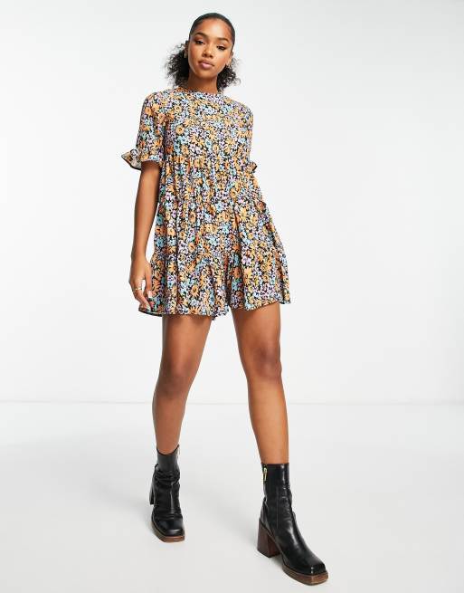 ASOS DESIGN – Kurzärmliger, gestufter Hänger-Jumpsuit aus Blasenkrepp mit Blumenmuster, 4 von 4