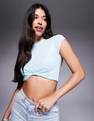 ASOS DESIGN - Kurzärmliges Cropped-Oberteil aus Netzstoff in Blau mit Knoten vorne