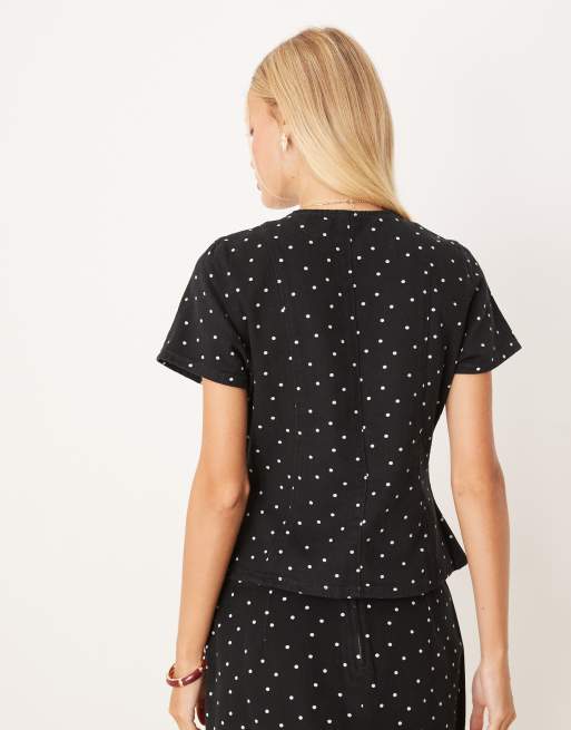 ASOS DESIGN – Kurzärmliges Denim-Oberteil mit kleinem Punktmuster und Knopfleiste, 4 von 4