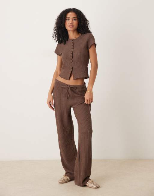 ASOS DESIGN – Kurzärmliges, durchgeknöpftes Oberteil aus Häkelstrick in Braun, Kombiteil, 3 von 4