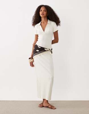 ASOS DESIGN - Kurzärmliges, geripptes Polo-Midikleid in Beige-Neutral