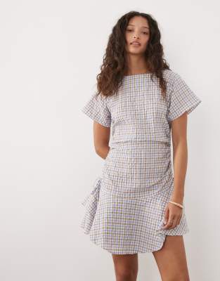 Kurzärmliges, kariertes Minikleid in Blau und Braun mit gerafftem Bindedetail an der Taille-Bunt Bunt 38
