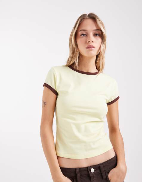 ASOS DESIGN – Kurzärmliges, knapp geschnittenes T-Shirt in Buttermilchgelb mit farblich abgesetztem Abschlüssen in Braun - view 1
