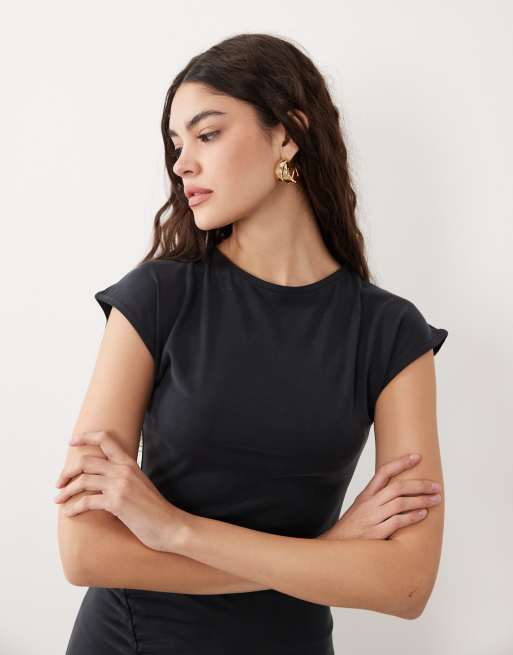 ASOS DESIGN – Kurzärmliges Midaxi-Kleid in Schwarz mit asymmetrischer Raffung, 3 von 4