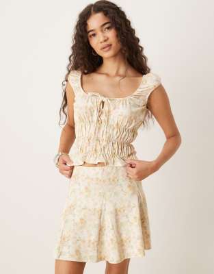 ASOS DESIGN - Kurzärmliges Milchmädchen-Oberteil in Gelb mit Blumenmuster, Kombiteil-Bunt