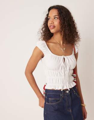ASOS DESIGN - Kurzärmliges Milchmädchen-Oberteil in Weiß