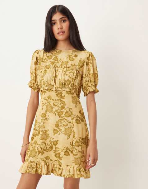 ASOS DESIGN – Kurzärmliges Minikleid in Rostrot mit dezentem Blumenmuster und geraffter Brustpartie - view 1