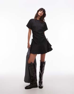 ASOS DESIGN - Kurzärmliges Minikleid in Schwarz mit Nadelstreifen und gerafftem Bindedetail an der Taille-Bunt