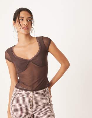 ASOS DESIGN - Kurzärmliges Netzstoff-Oberteil in Schokobraun mit Spitzenborte-Bunt