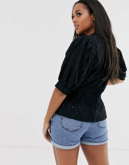 ASOS DESIGN – Kurzärmliges Oberteil mit Lochstickerei und voluminösen Ärmeln, 2 von 4