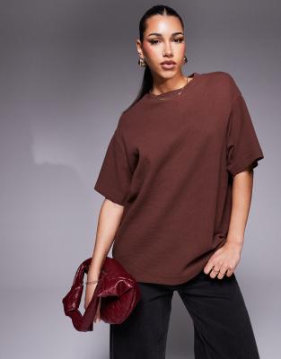 ASOS DESIGN - Kurzärmliges Oversize-T-Shirt in Braun mit Waffelstruktur