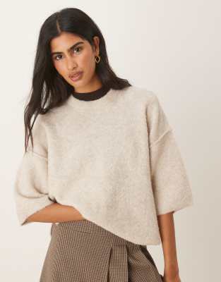 ASOS DESIGN - Kurzärmliges T-Shirt aus Bouclé-Strick in Marshmallow-Weiß