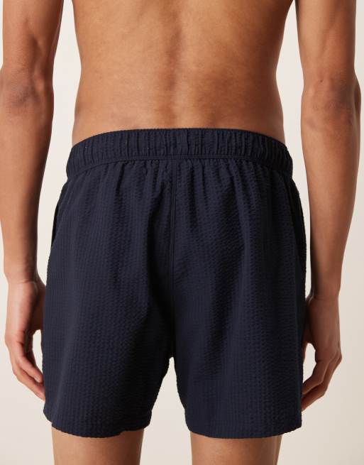 ASOS DESIGN – Kurze Badeshorts aus Seersucker in Marineblau, 4 von 5
